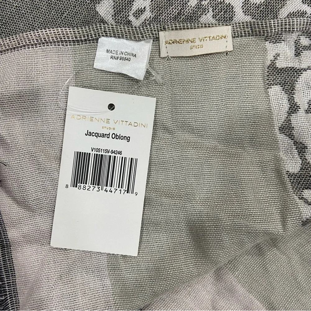 Adrienne Vittadini Jacquard‎ Oblong Wide Scarf Women Gray NWT